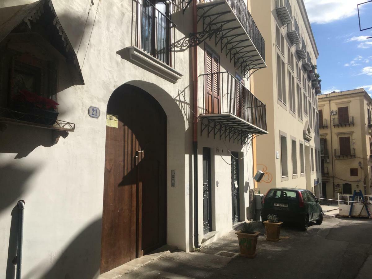 Discesa Delle Capre Studio Confort Palermo Exterior foto